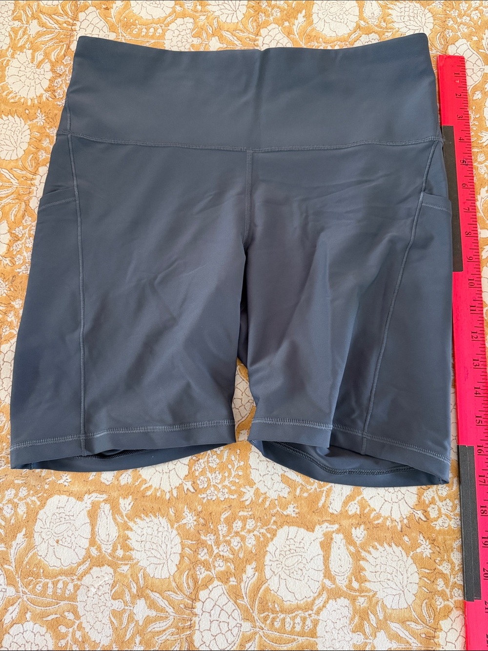 Athleta large 7” Charcoal Gray slip Bike Shorts stash pockets worn once